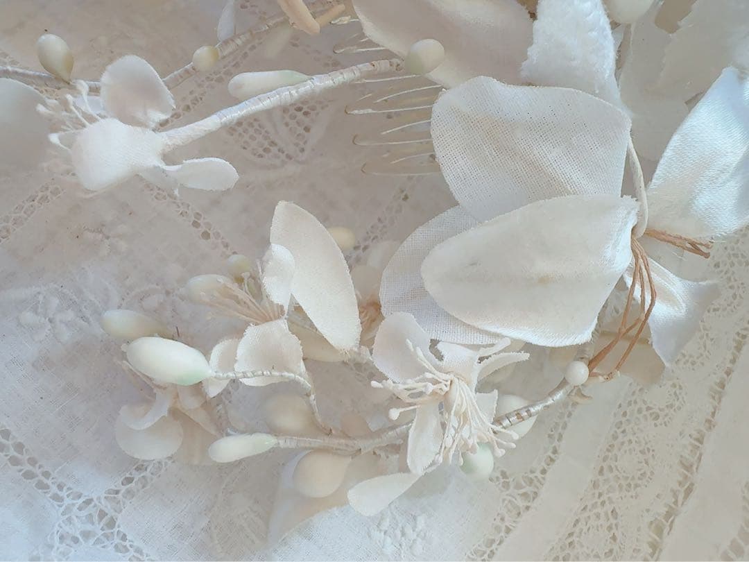 ワックスフラワーと造花マリアージュのアンティークの髪飾り　フランス