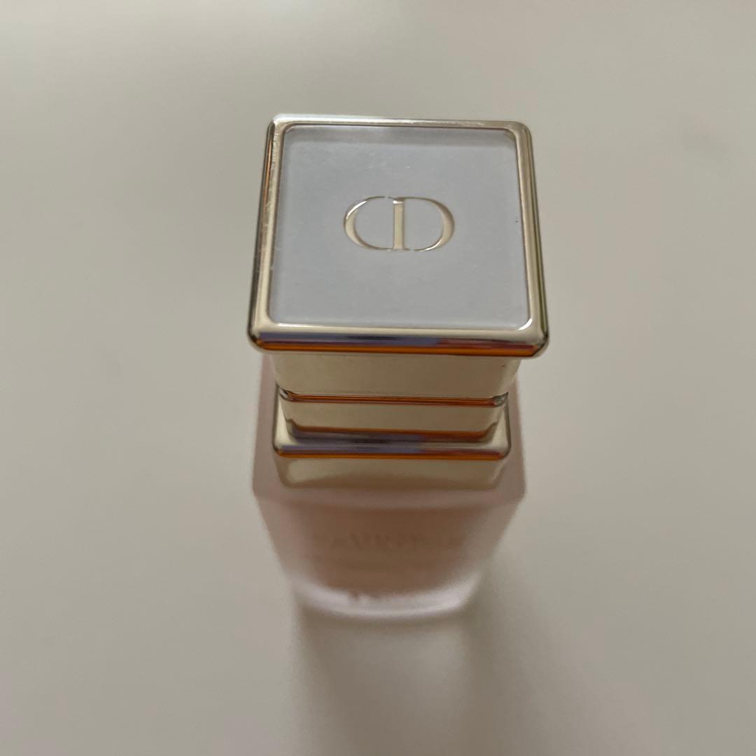 Dior プレステージLe Protecteur UV ミネラル BB 01