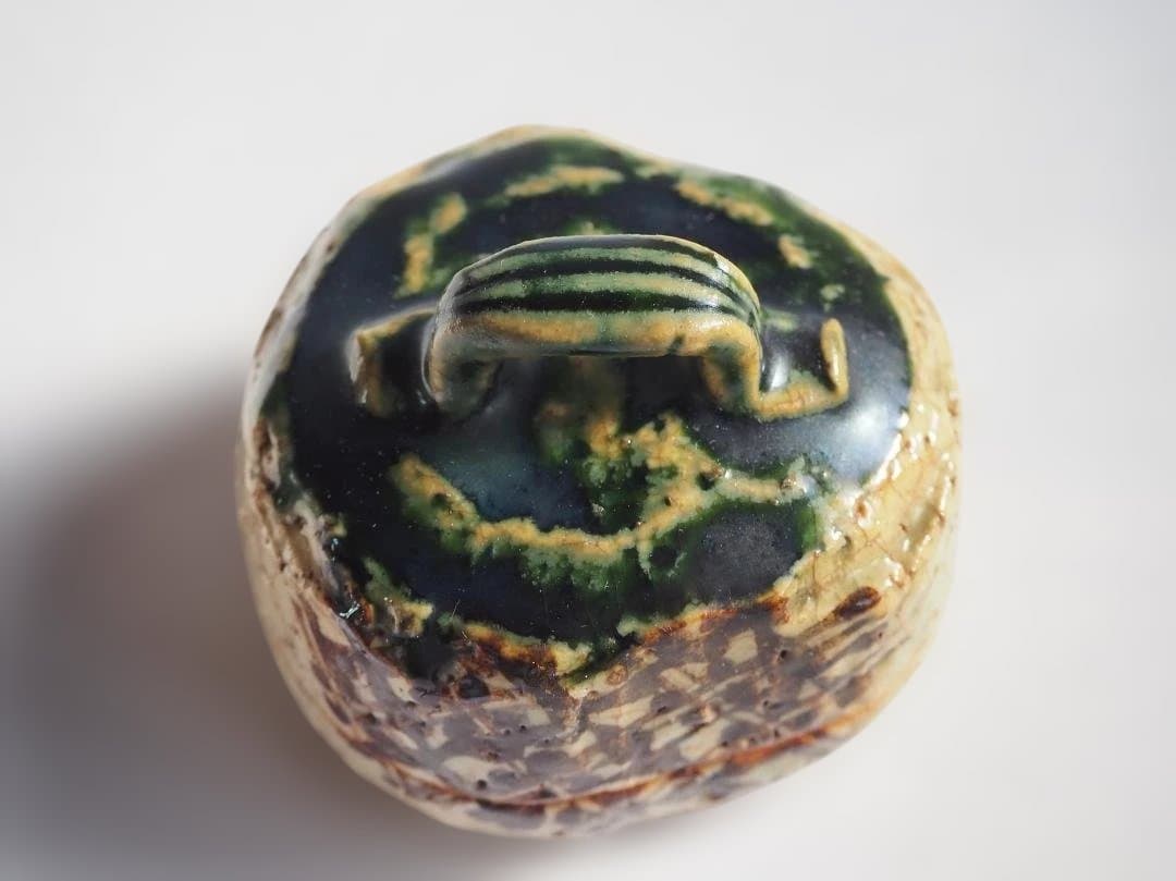 山口錠銕造『織部香合』（共箱）