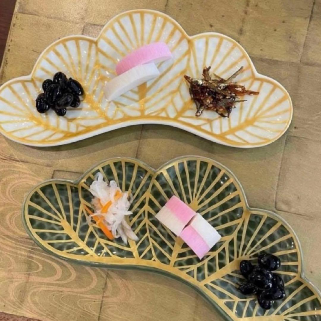 【新品】【大人気】有田焼幸楽窯　錦白金松葉形前菜皿3枚セット　縁起物