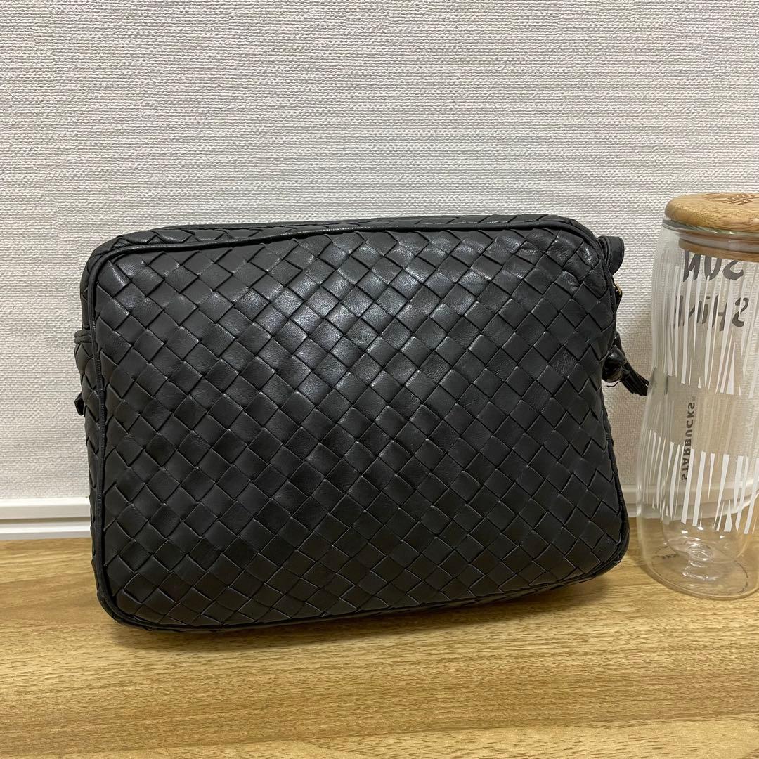 《美品》ボッテガヴェネタ レザー ショルダーバッグ ブラック 黒