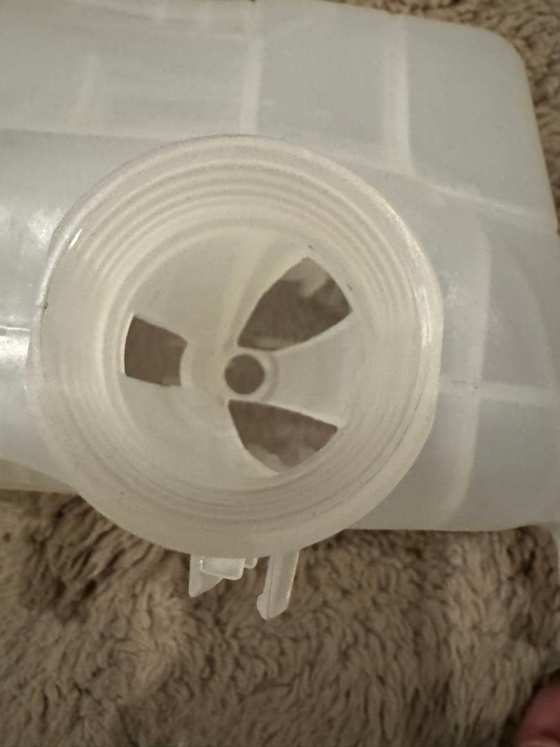 メガーヌ3 ラジエターサブタンク