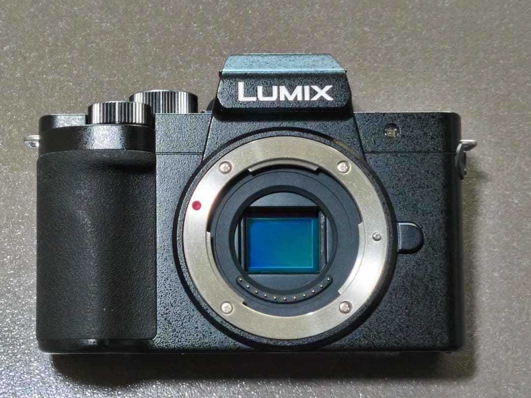 LUMIX ミラーレス一眼（G100D：中古) 超美品です。