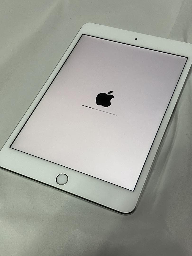 Apple　iPad　mini4　MNWF2J/A　32GB　シルバー　現状