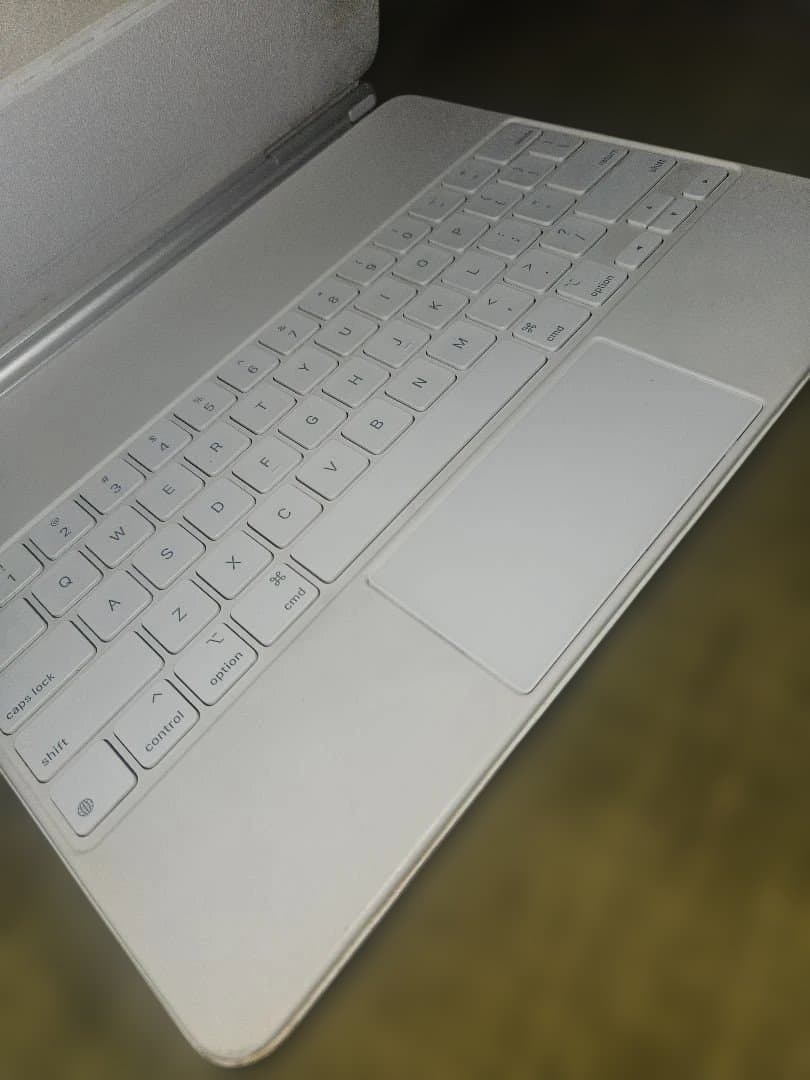 iPad Pro 12.9 (2021) 用 Magic Keyboard