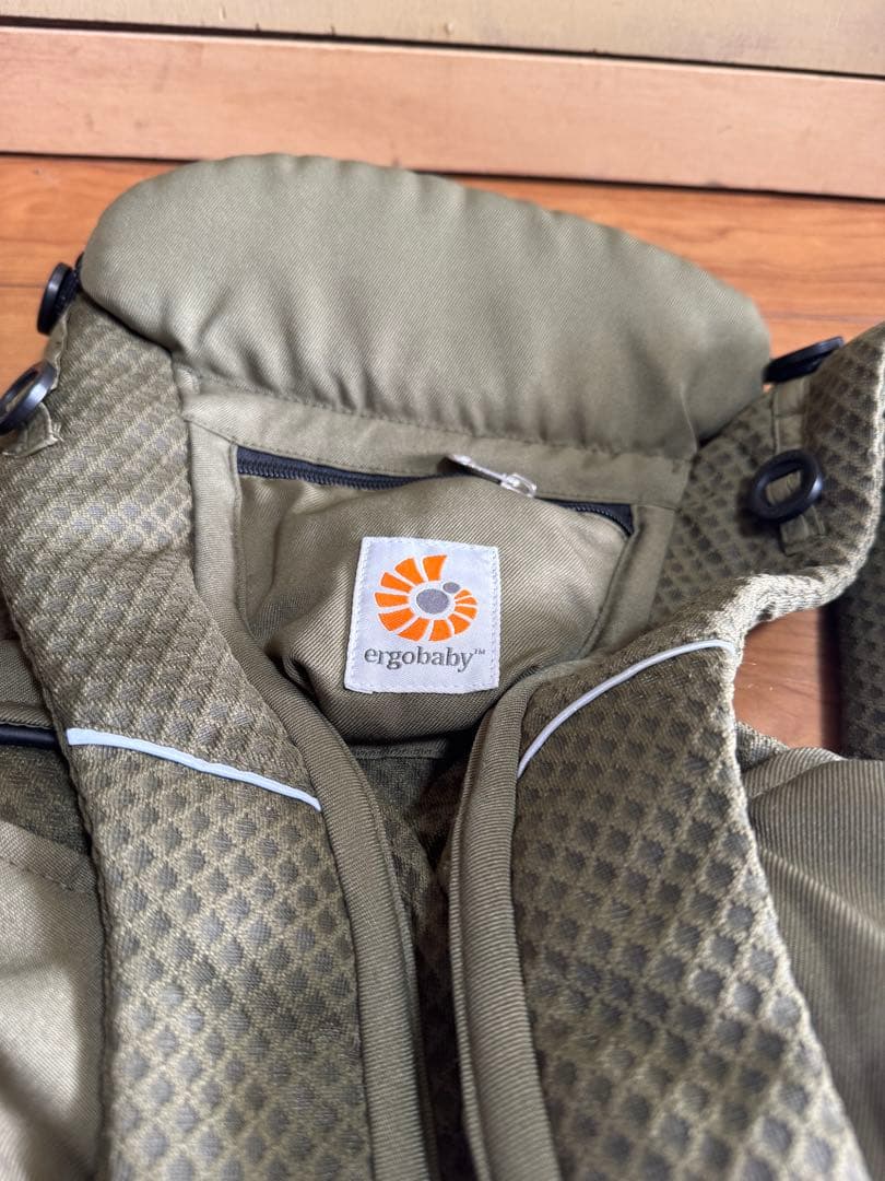 エルゴベビー　 抱っこ紐　オムニブリーズ　カーキ