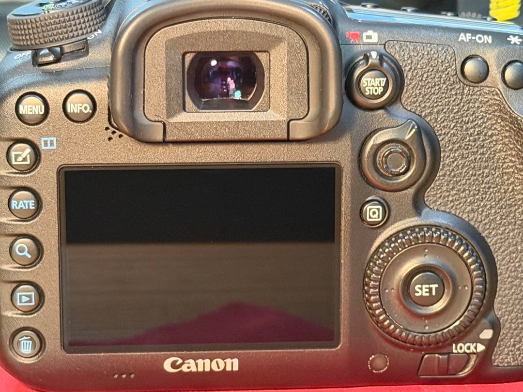 デジタルカメラ Canon EOS 7D Mark II + EF-S 17-55mm f2.8