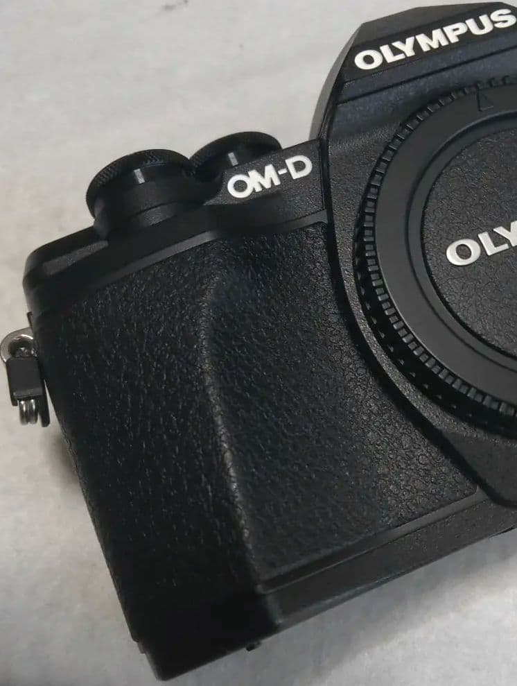 OLYMPUS OM-D E-M10 Mark3 本体(元箱、ストラップなど)