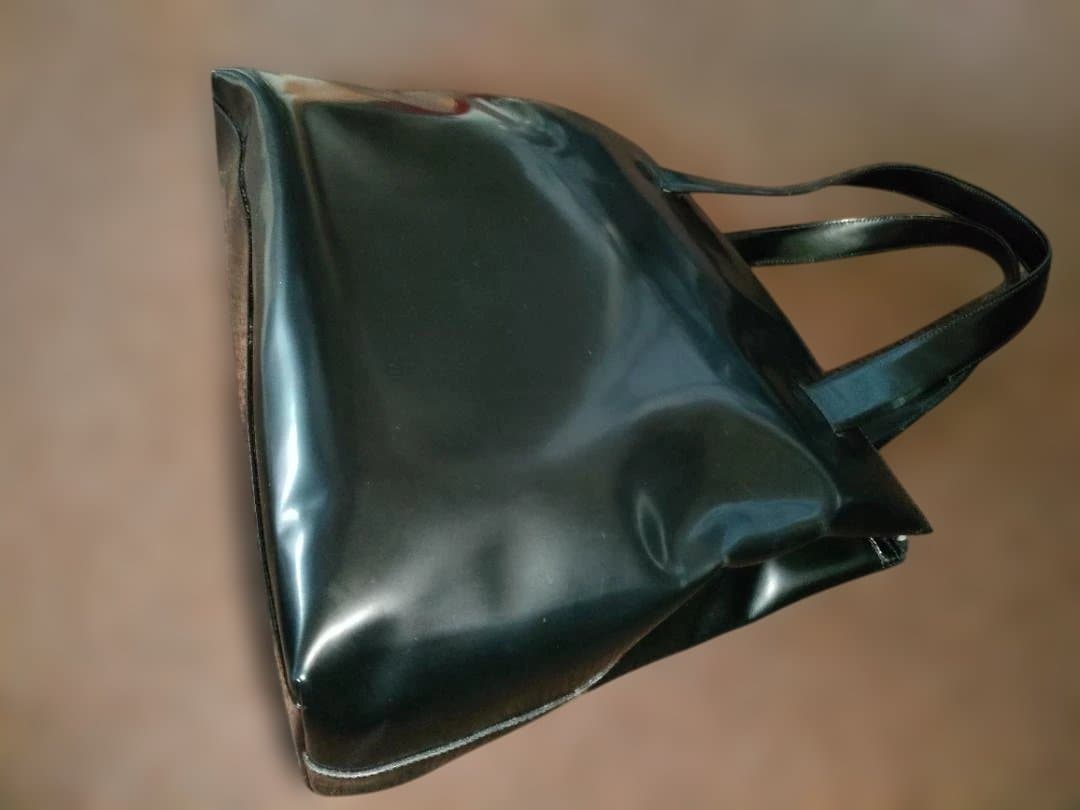 [美品] PRADA エナメル　ビンテージハンドバッグ　ブラック　ロゴ型押し