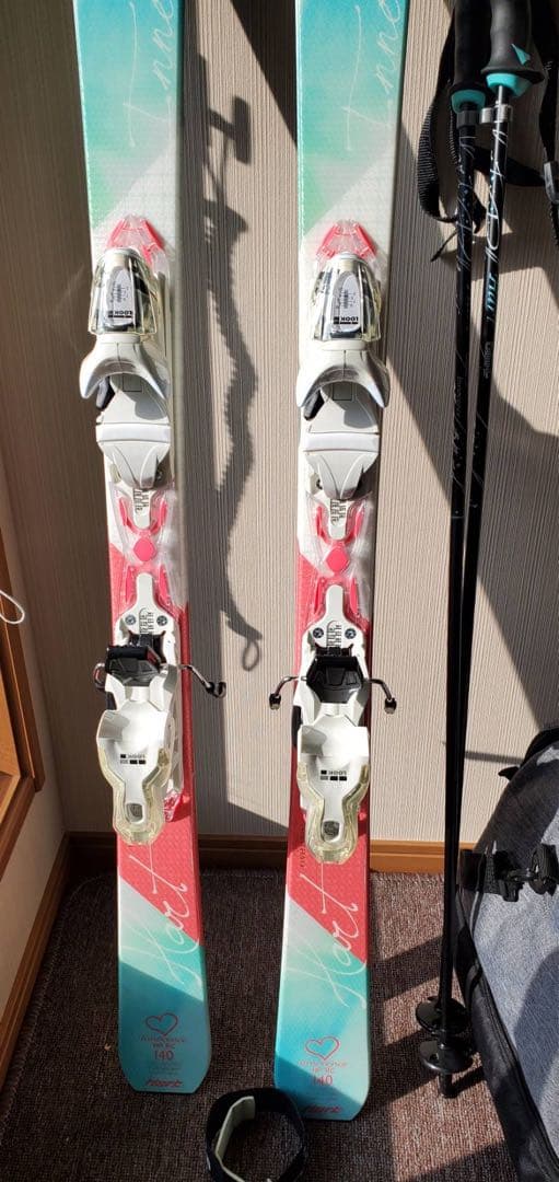 女性用スキー靴・スキー板・ビンディング・ヘルメット・ゴーグルセット