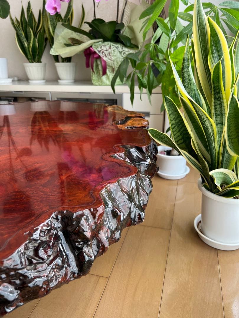 花梨一枚板　木製赤褐色座卓（自然形状）