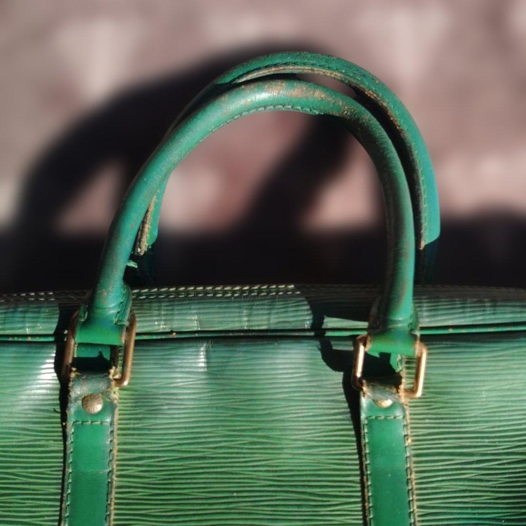 LOUIS VUITTON 廃盤エピ ポルトドキュマン ヴォワヤージュ