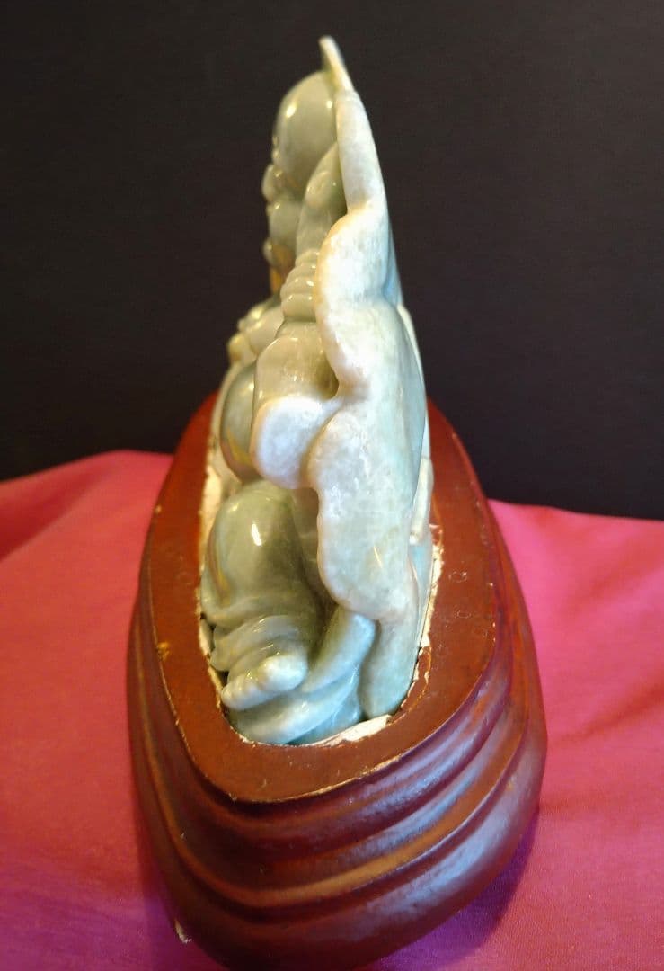 お値下げしました‼️　国鉱石天然翡翠製 笑顔の布袋尊像