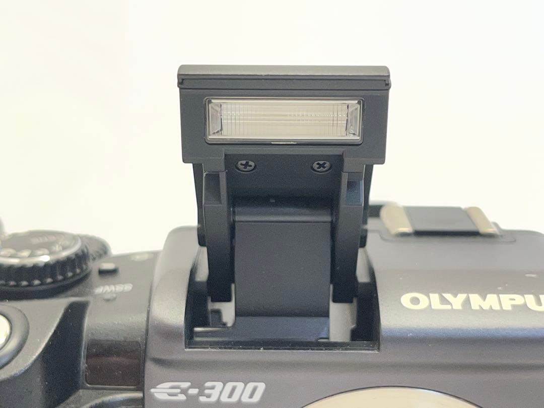 オリンパス　E-300 デジタル一眼レフ