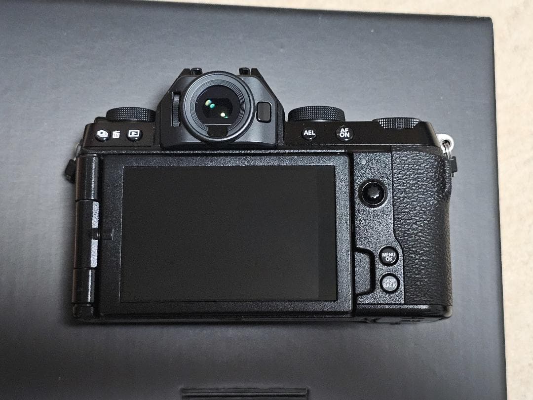【中古美品】FUJIFILM X-S10、XC35mmF2・純正レンズフード