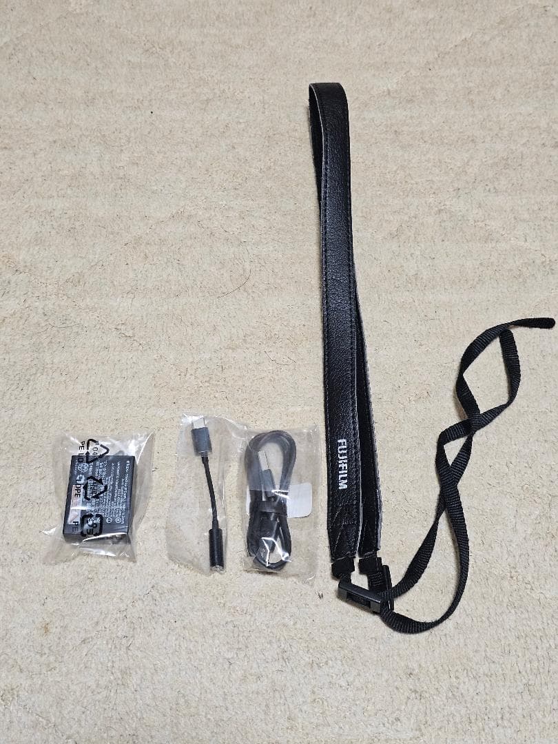 【中古美品】FUJIFILM X-S10、XC35mmF2・純正レンズフード