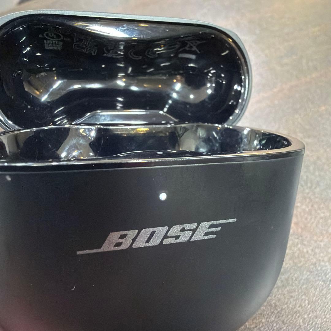 BOSE QUIETCOMFORT ULTRA EARBUDSのケースと付属品