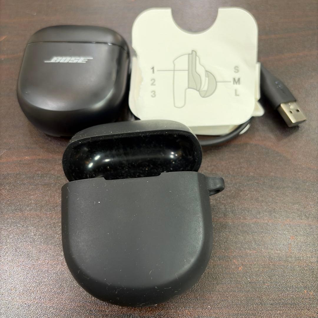 BOSE QUIETCOMFORT ULTRA EARBUDSのケースと付属品