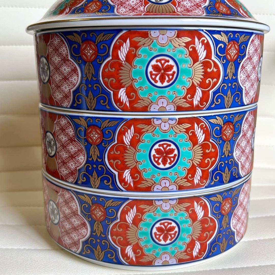 有田焼　西山窯　金彩古伊万里　三段重　蓋付き重ね鉢　お正月　おせち　色絵　重箱