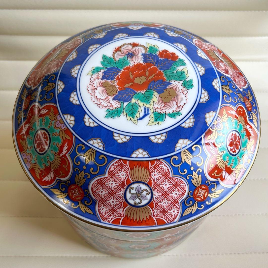 有田焼　西山窯　金彩古伊万里　三段重　蓋付き重ね鉢　お正月　おせち　色絵　重箱