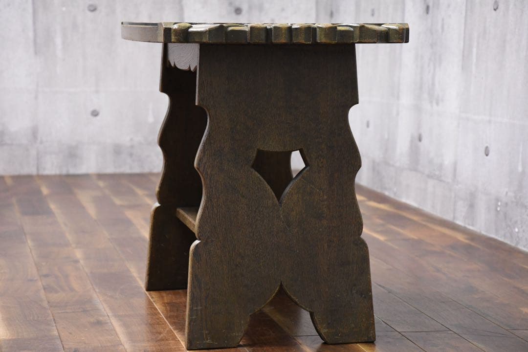 EIK67 神戸洋家具 伊藤家具 サイドテーブル オーク材 彫刻装飾 コーヒー