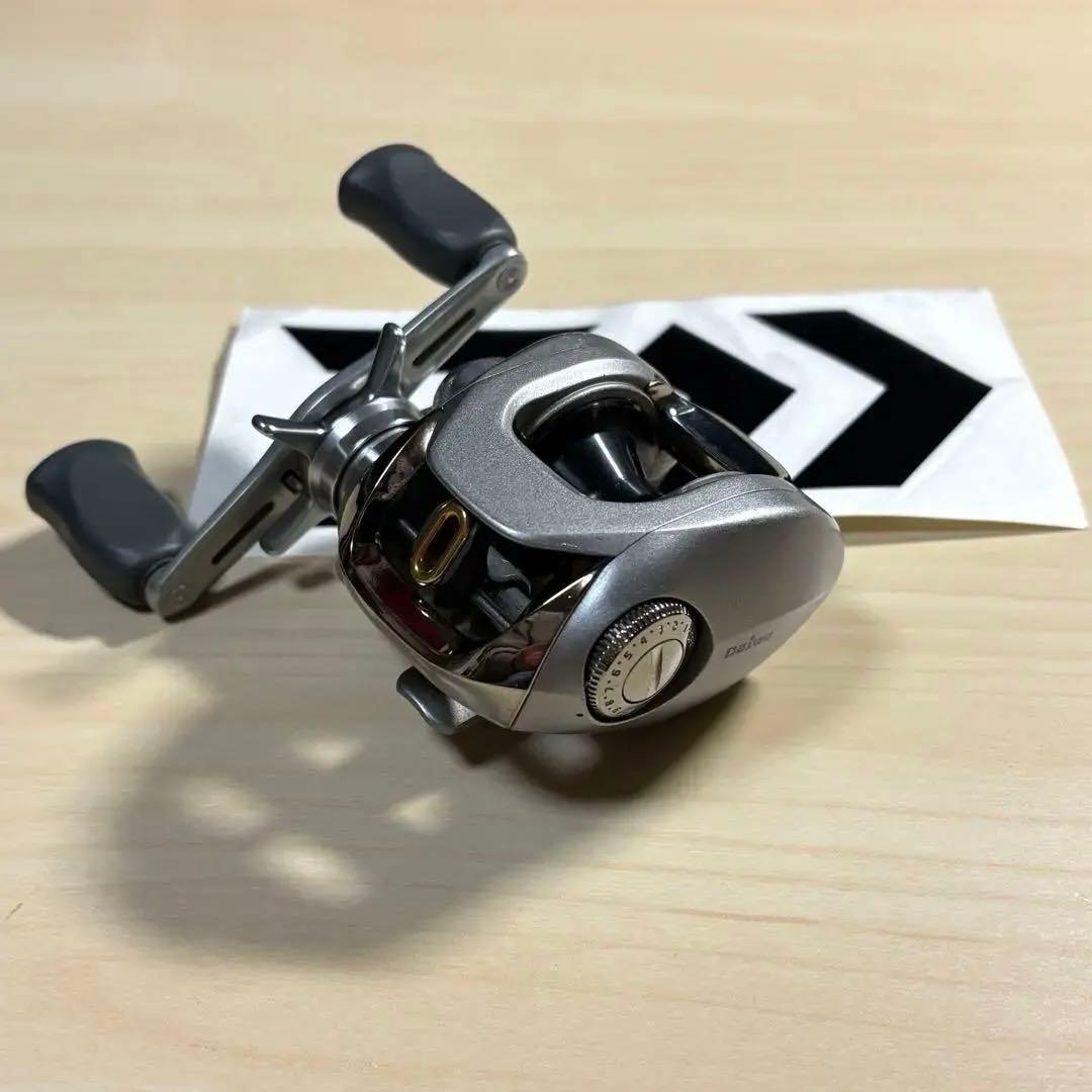 ダイワDaiwa TD-Z103P 右ハンドル　ローギア　　リールカバー付