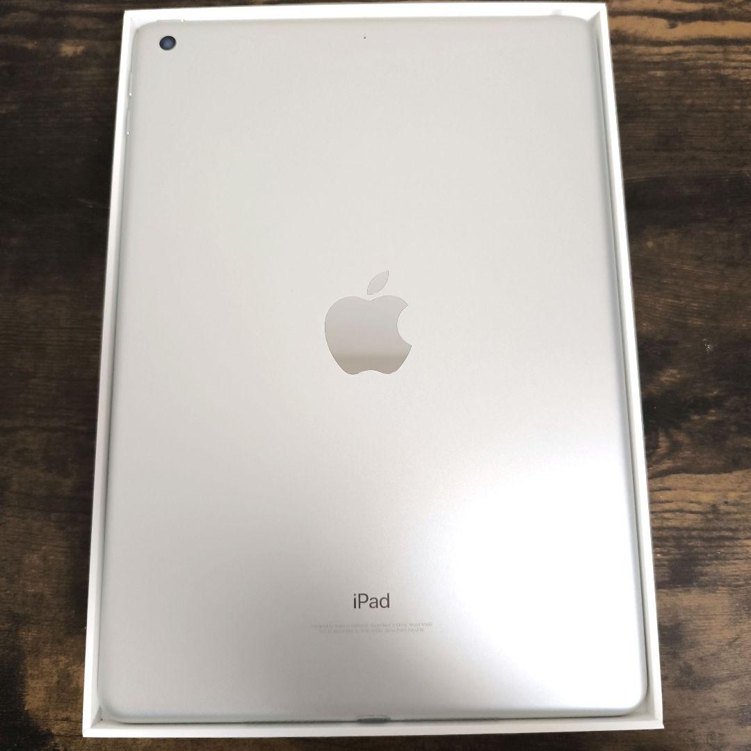 iPad (第6世代) 32GB Wi-Fi　ネイビーケース付き