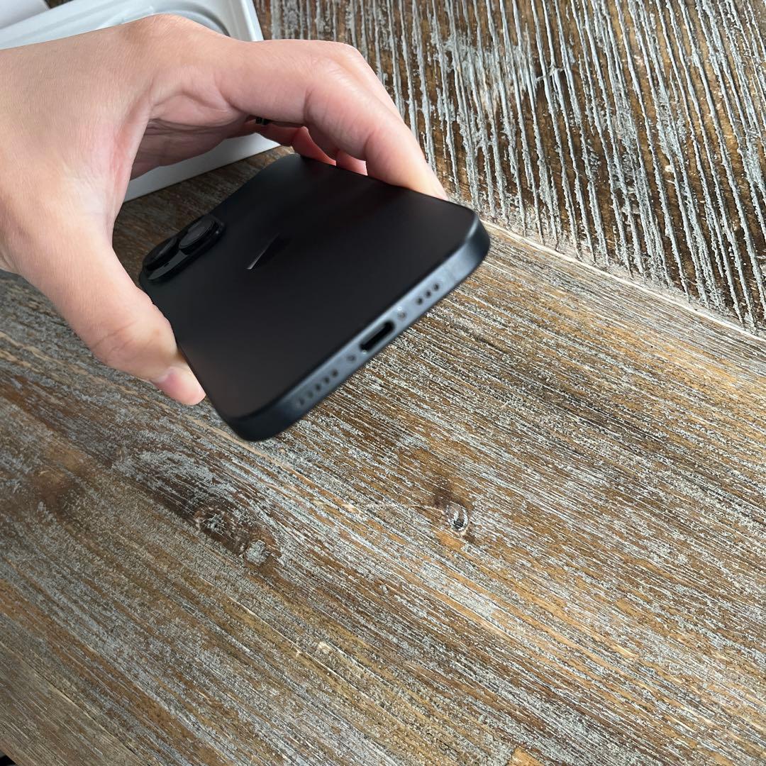 iPhone15 SIMフリー 本体/充電ケーブル 128GB