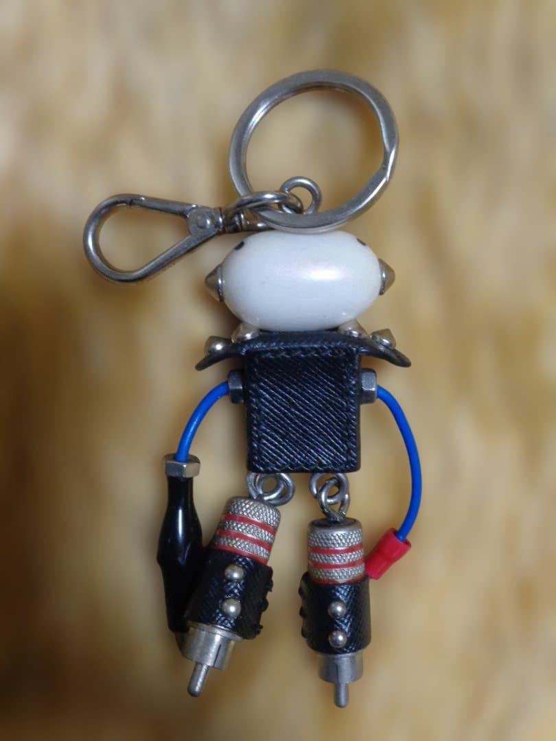 PRADA ロボット型キーホルダー