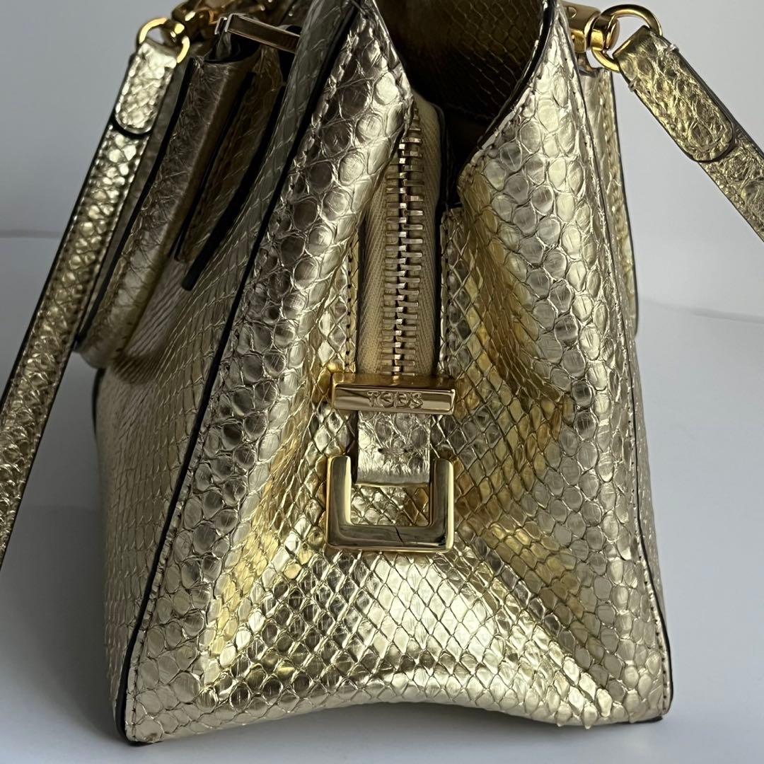 ✨未使用級✨　TOD’S D キューブ　　ハンドバッグ　レザー　ゴールド