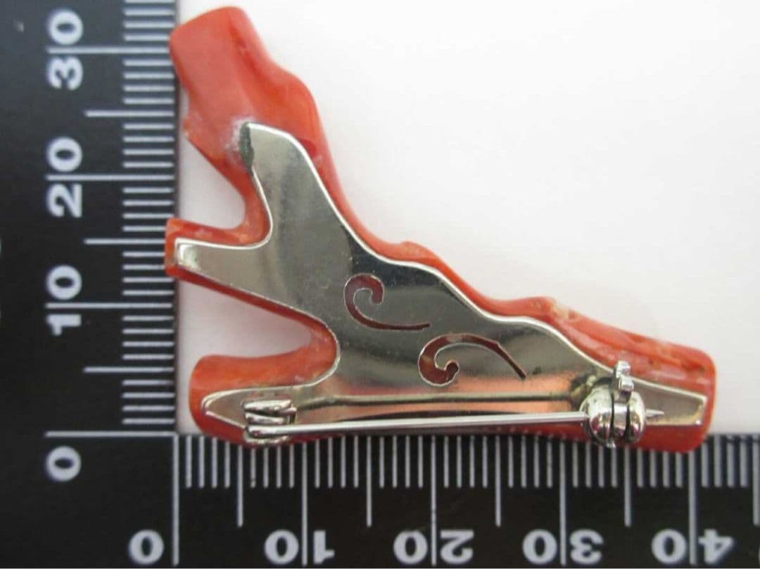 血赤珊瑚 サンゴ 9.7g ブローチ 本珊瑚 h49a