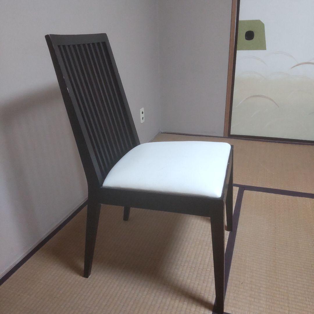 モダンなスラットバック木製椅子②