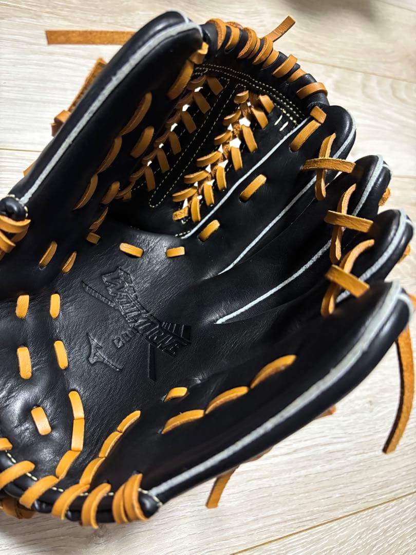 ミズノ ウィルドライブブルー　少年軟式グローブ ブラック/コルク　右投げ用