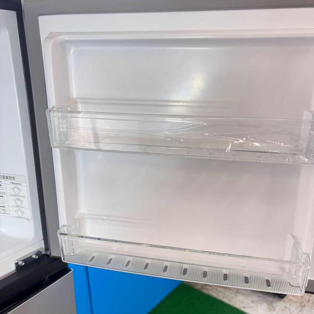 731 2024年製　中型冷蔵庫　200〜300L 小型　一人暮らし　2ドア