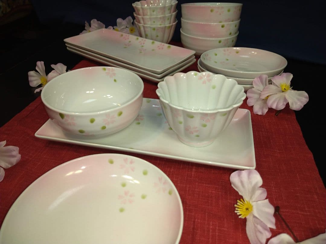 ♣素敵な桜【おもてなし】⬛有田焼・一峰・三峰窯の春桜柄輪花皿・長皿⬛２組４皿