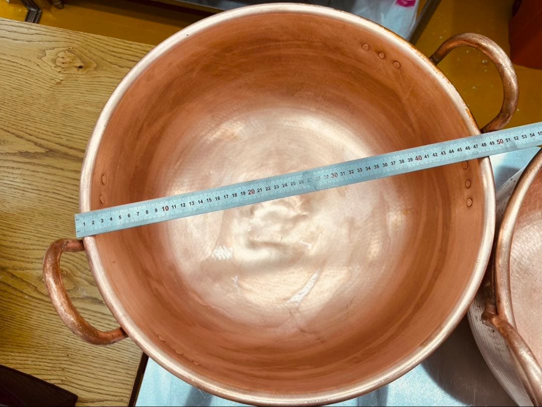 巨大銅鍋(直径約49㎝)