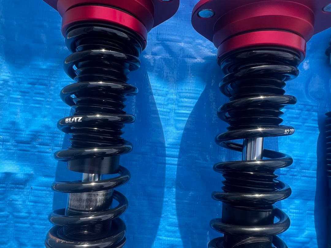 30プリウス車高調 BLITZ