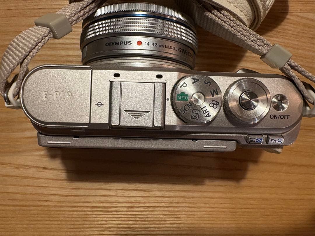 OLYMPUS PEN E-PL9 ホワイト ダブルズームキット美品