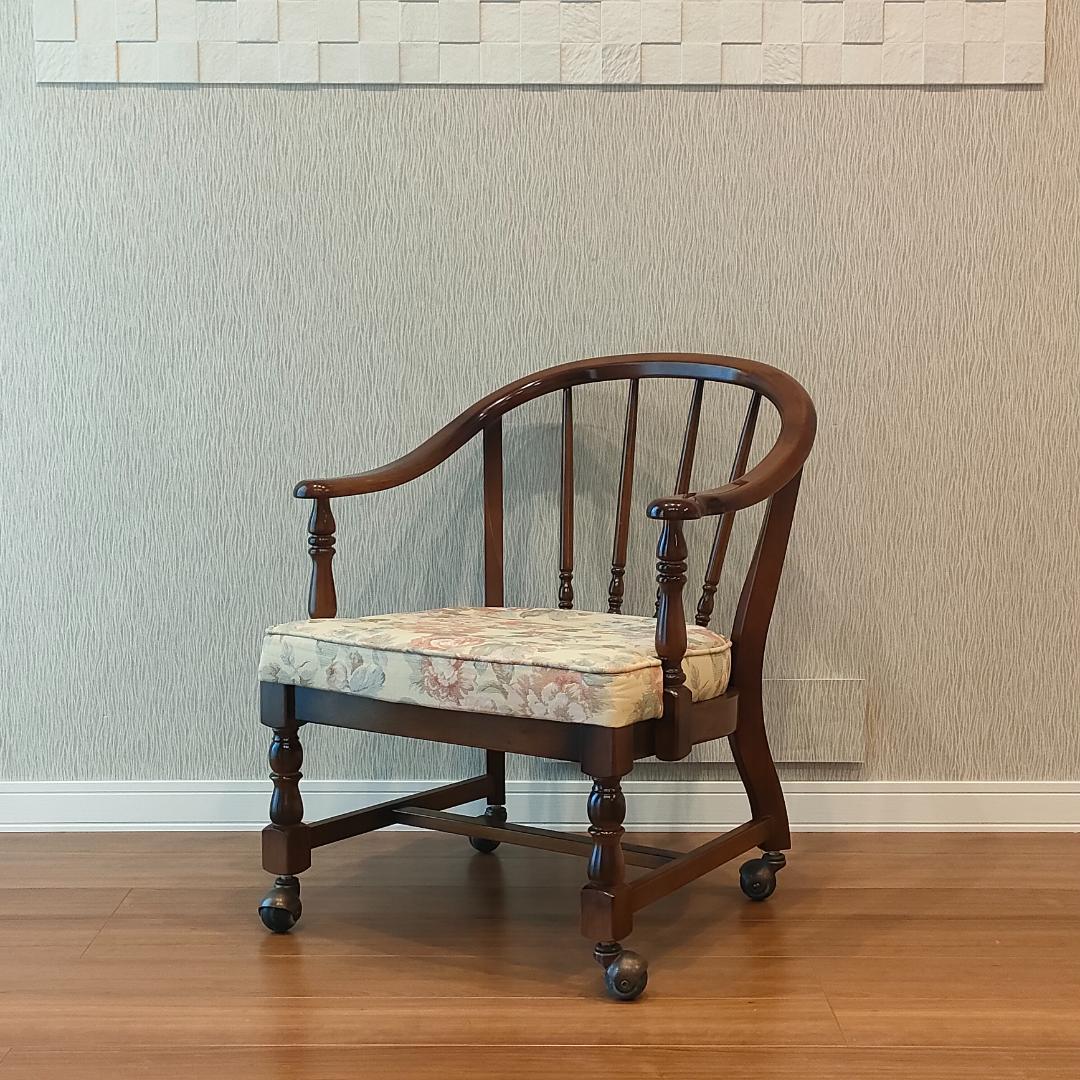 カリモク　コロニアル　アームチェア　クッション　キャスター付き②