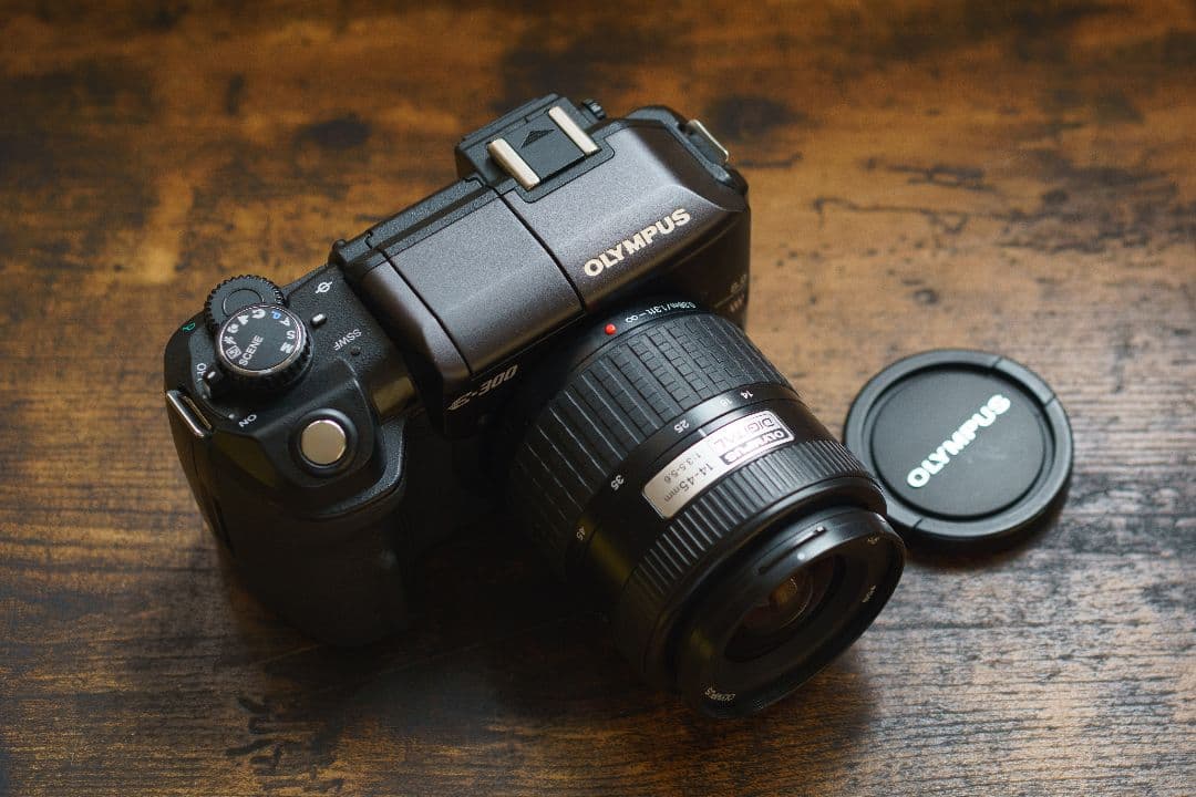 OLYMPUS E-300 ショット数7952 ズームレンズ2本付