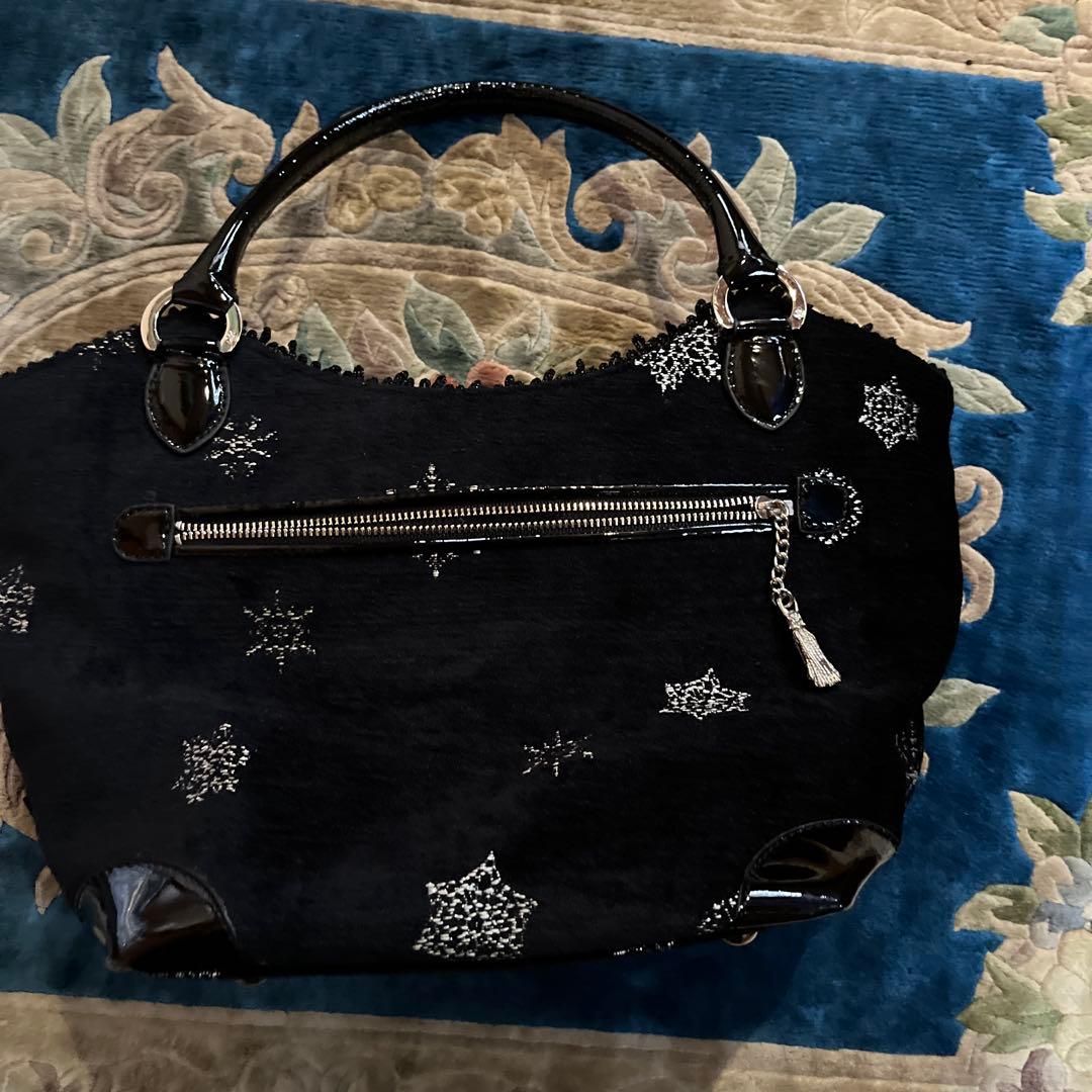 Think Bee! 雪の結晶刺繍の黒いベロアバック （アナと雪の女王シリーズ）