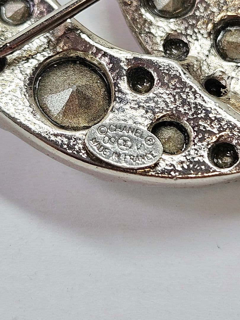 '０９年製　CHANEL クリスタルブローチ ダブルCロゴ