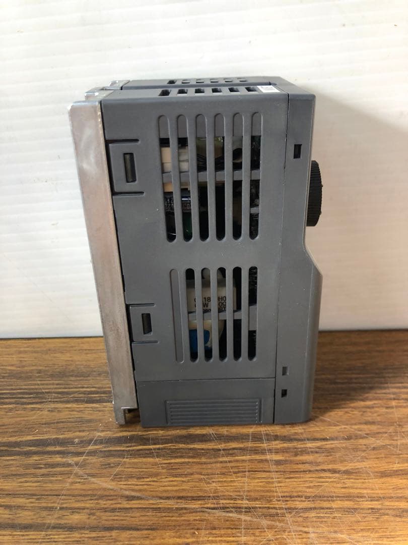 MITSUBISHI 三菱インバーター FR-D720-0.2K