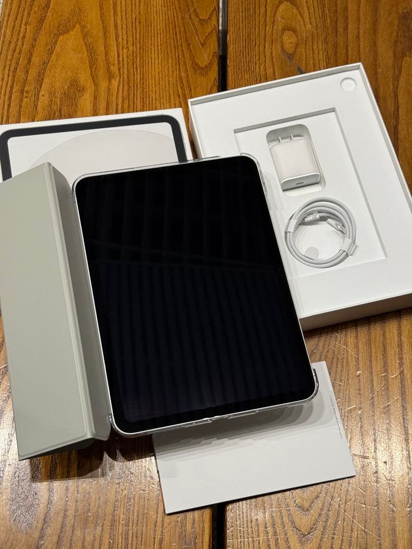 iPad A16 128GB シルバー（ケース付き）