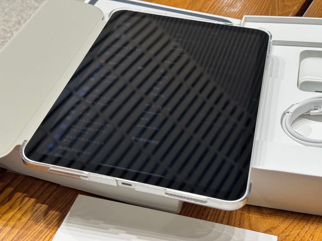 iPad A16 128GB シルバー（ケース付き）