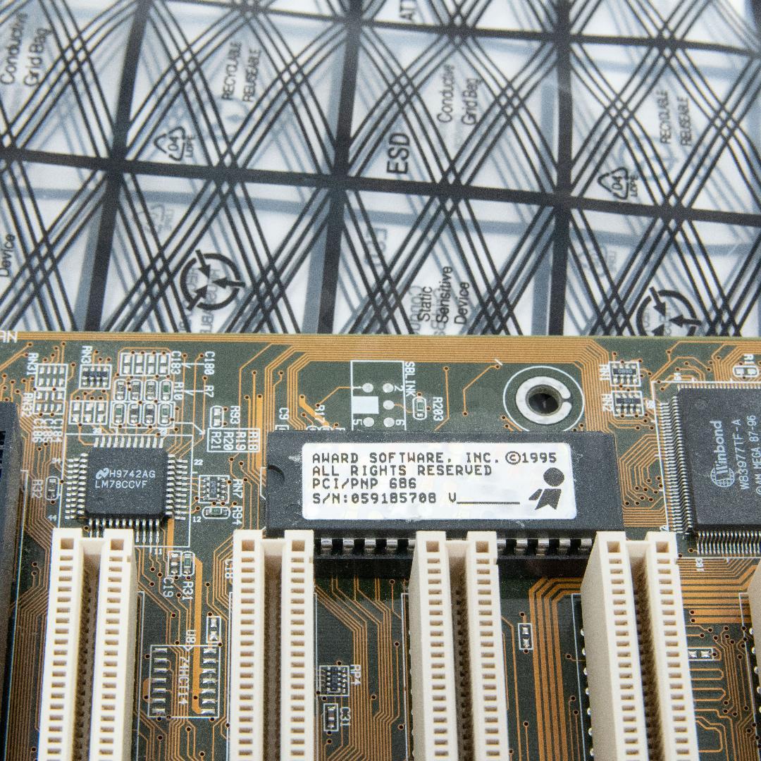 ASUS P2L97 Slot1マザーボード Celeron300A時代の名機