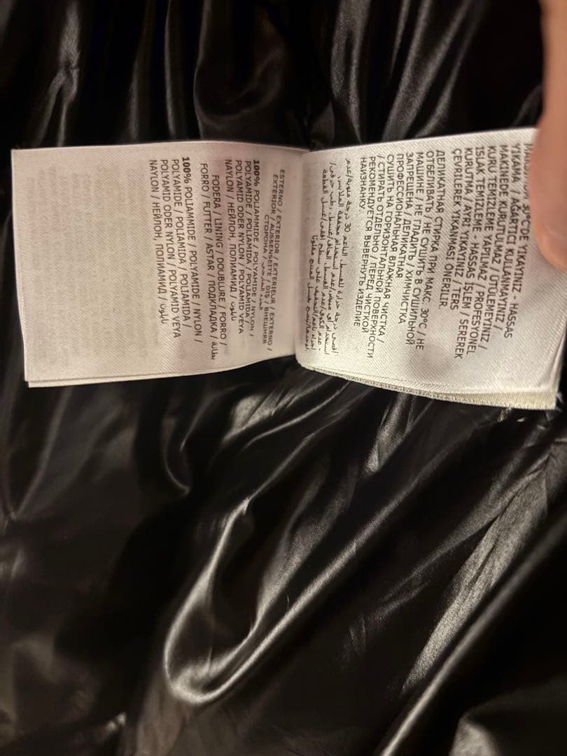 MONCLER ブラックダウンジャケット