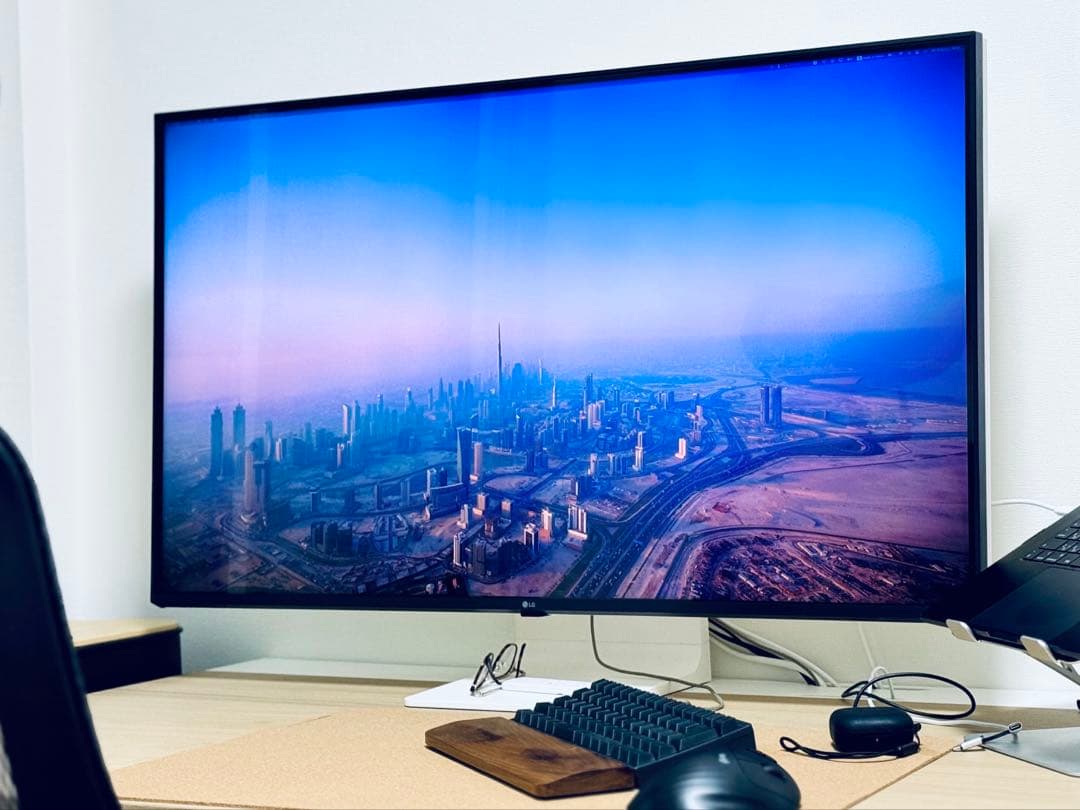 42.5インチ4KモニターLG SMART Display 43SQ700S-W