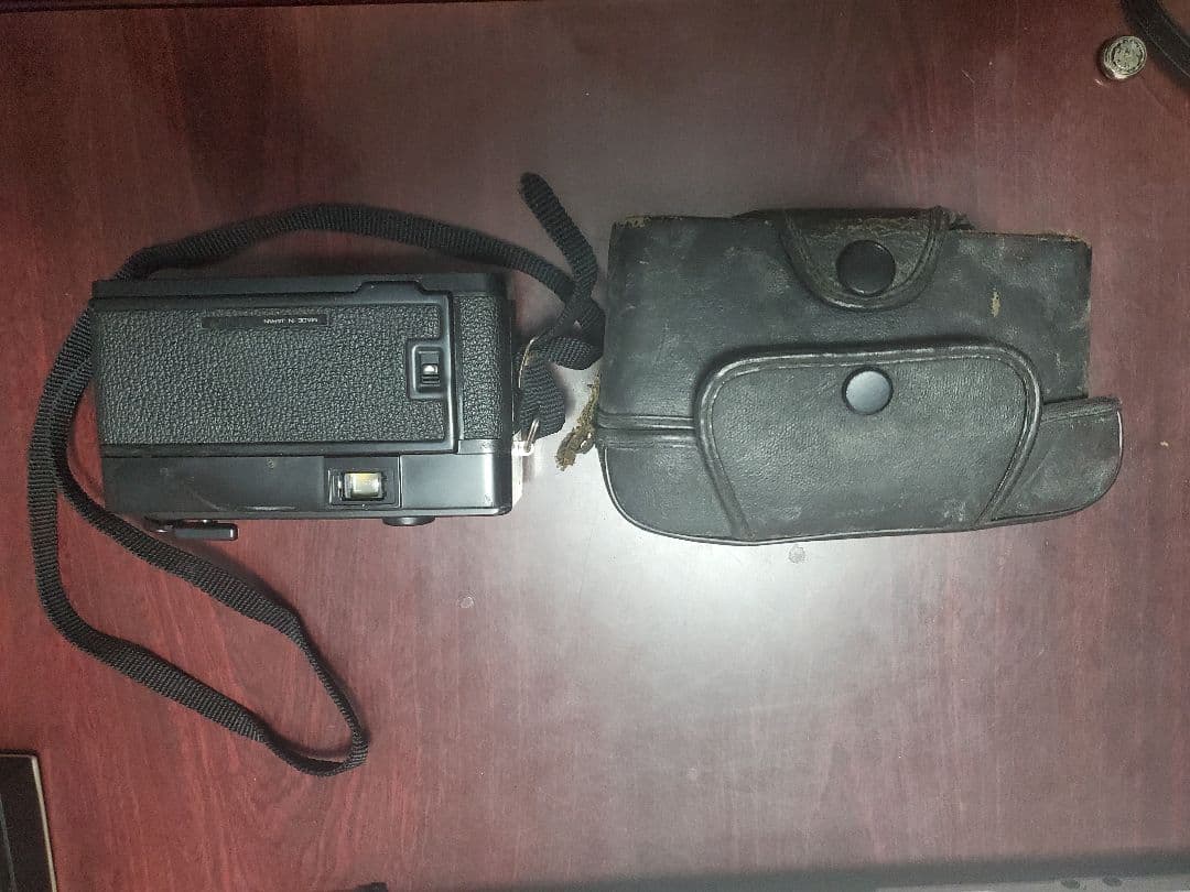 昭和レトロ　カメラ２台　ストロボフラッシュ１台　発光器１台　全てケース付き