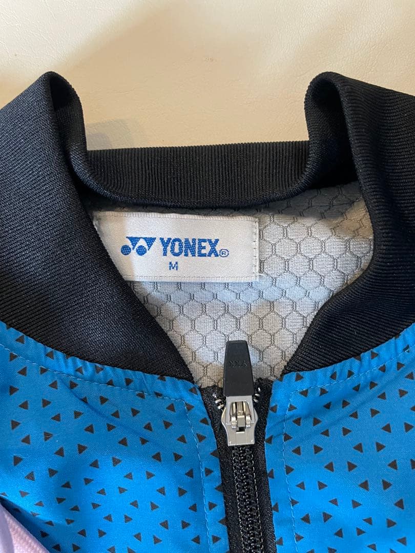 セブン　YONEX ウォームアップウェア Mサイズ 青黒